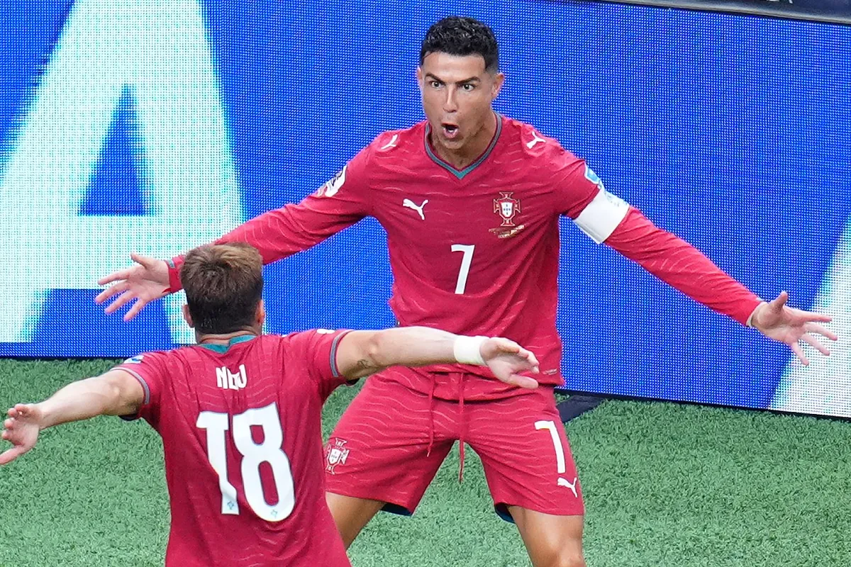 Cristiano hace historia en el Portugal 4-0 Uzbekistán y se convierte en el primer jugador en marcar en seis Mundiales