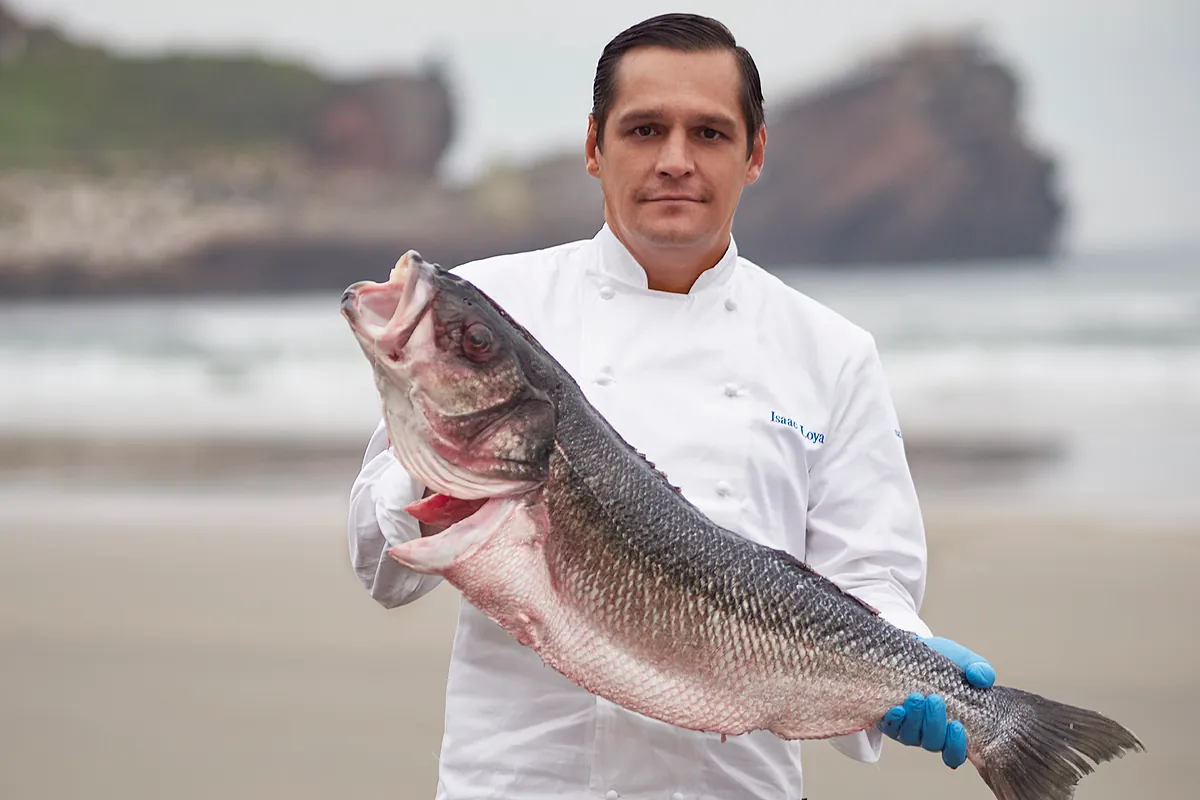 10 comedores de grandes chefs con estrellas Michelin para darse un homenaje asomados al mar