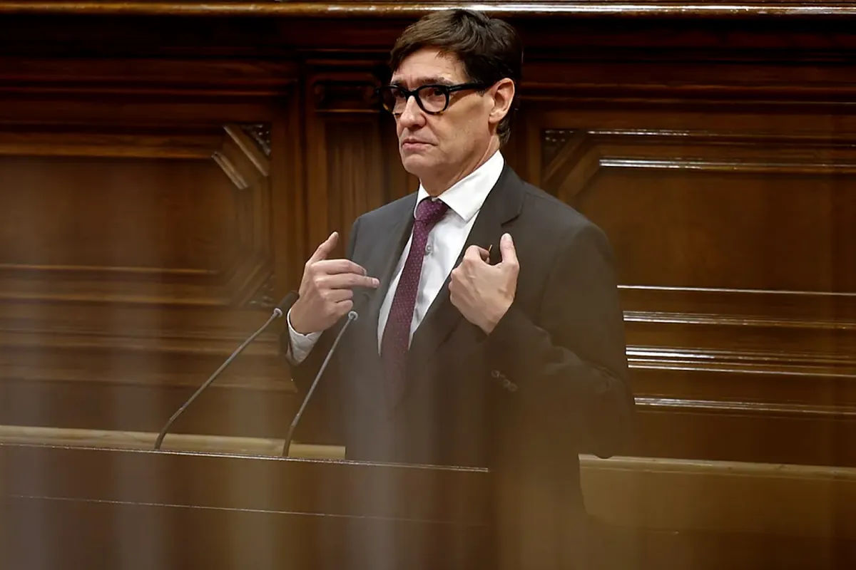 Illa arenga a los militantes socialistas y les pide seguir con la "cabeza alta"