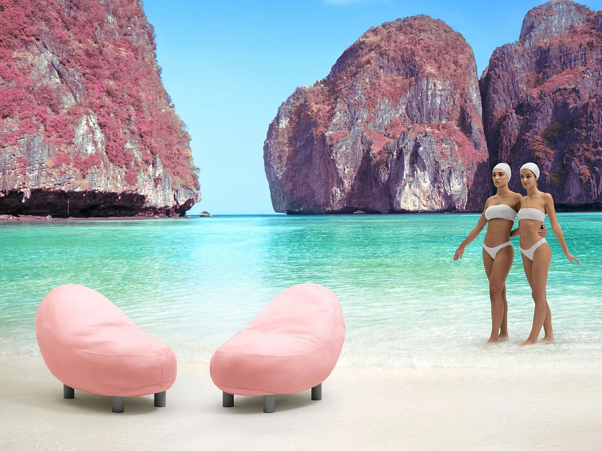 Tumbonas triángulo, asientos con forma de perro o cubo de playa y otros muebles de exterior que unen diseño y diversión, palabra de experto en decoración