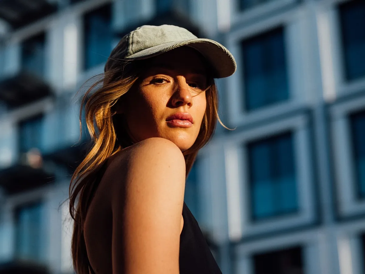 Adiós a protegerse del sol sólo en la playa: estos son los solares que, por texturas e ingredientes, se adaptan al día a día