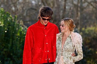 El hombre detr�s de la mujer que va detr�s del hombre