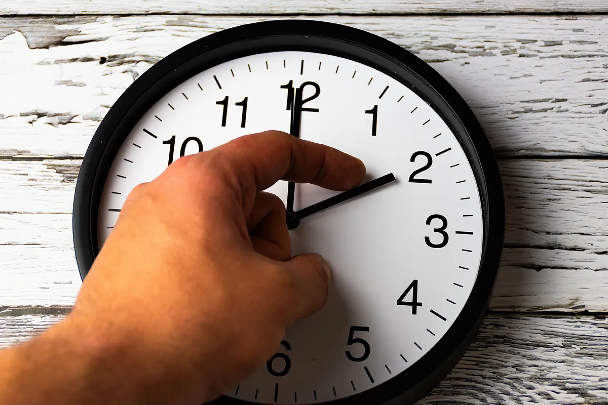 Cambio de hora de marzo 2026: ¿dormiremos una hora más o una hora menos?