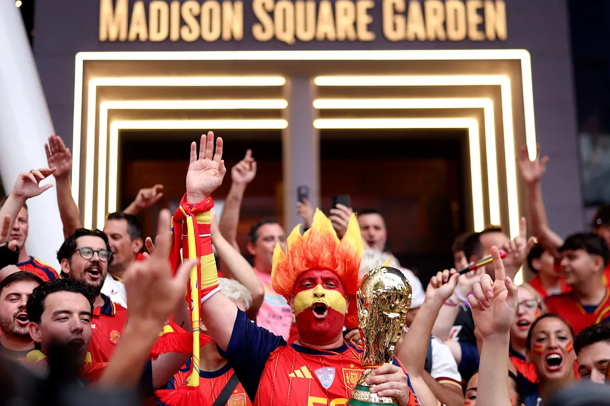 Una marea roja ya inunda las calles de Nueva York con cánticos para apoyar a la selección en la final del Mundial 2026