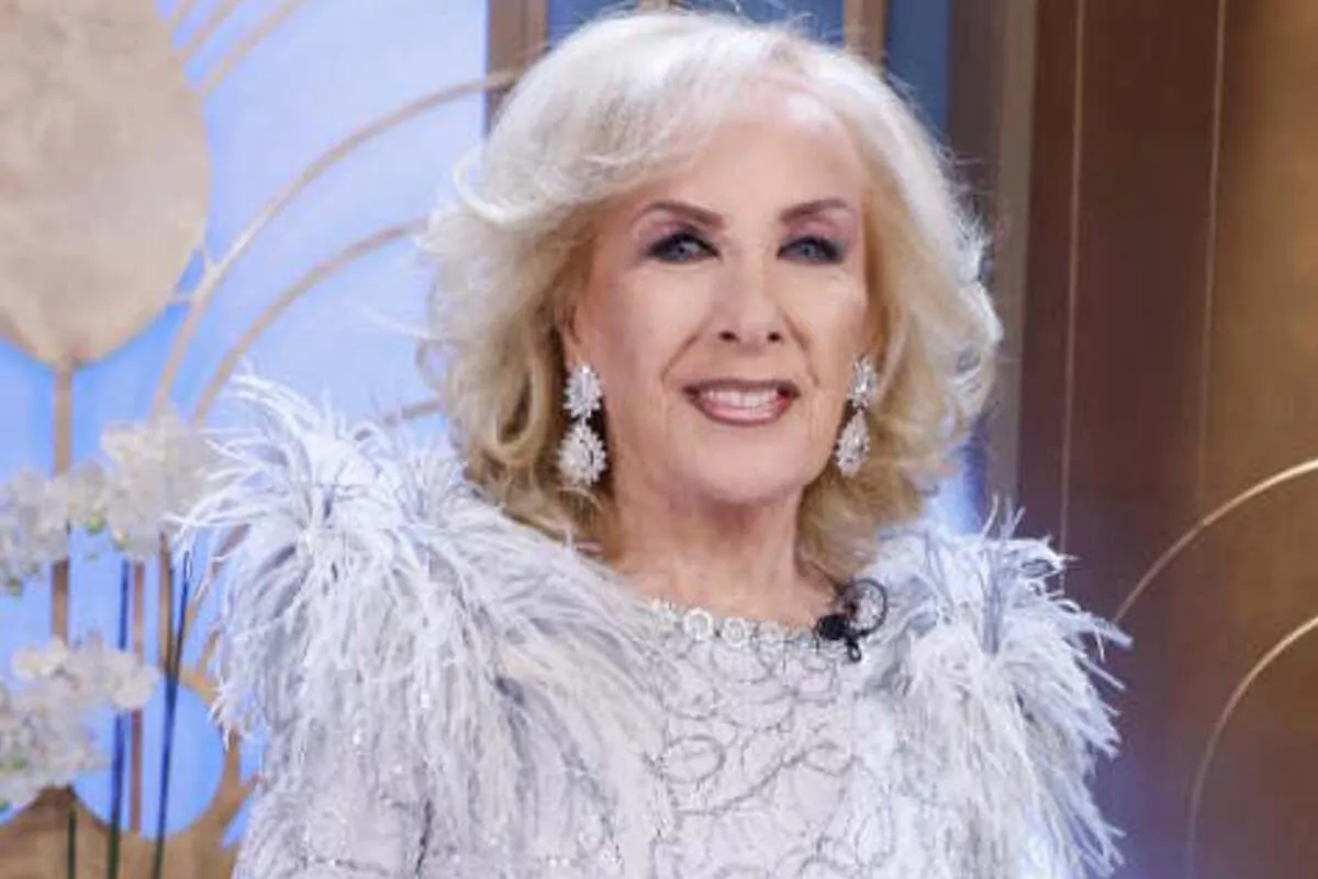 A punto de cumplir 100 años, la presentadora argentina Mirtha Legrand es distinguida con la Cruz de Oficial de Isabel Católica