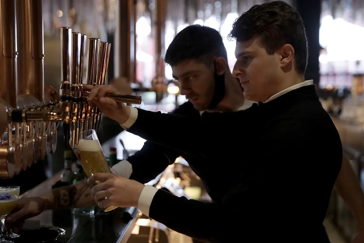 "Se cierra un 'pub' inglés y abre otra mezquita"