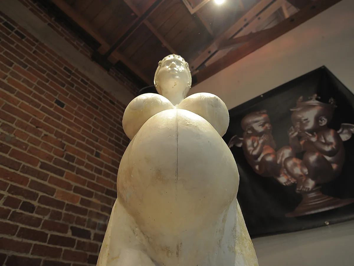 Convierte tu embarazo en escultura, el último capricho en decoración de interiores y narcisismo prenatal