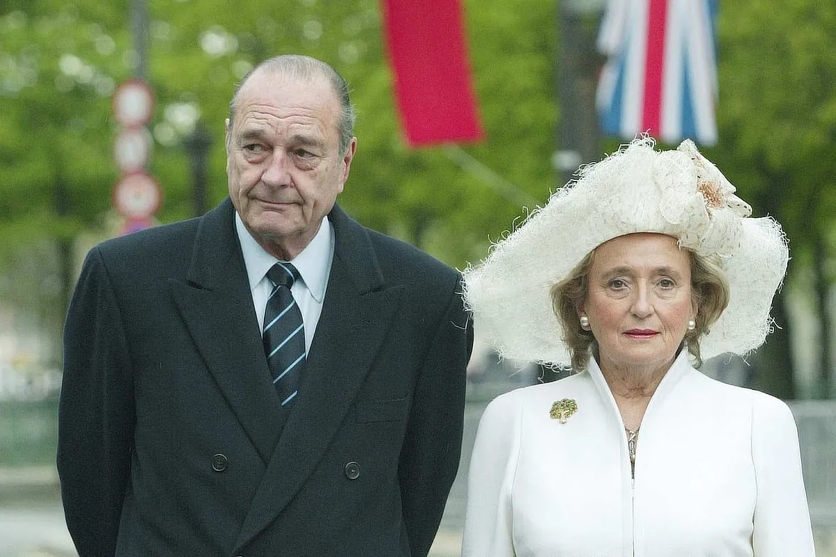 Bernadette Chirac, la 'última reina de Francia' que se acostumbró a las infidelidades de su esposo, se divertía en las fiestas de Saint Tropez y adoraba al cantante Mika