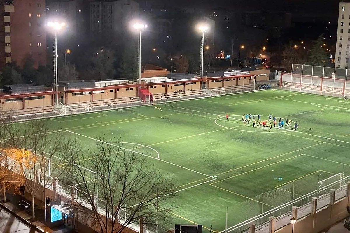 "Panchito, inmigrante de mierda, yo apoyo a Vox y si tengo una pistola te quito la tontería": un entrenador de fútbol infantil en Usera se enfrenta a tres años de cárcel por amenazar al padre de un jugador