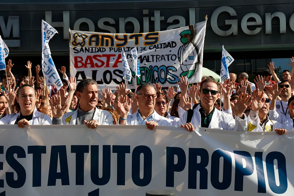 El Comité de Huelga Médica exige a Pedro Sánchez que asuma la responsabilidad de desatascar la negociación: "No habrá médicos si se sigue legislando contra ellos"