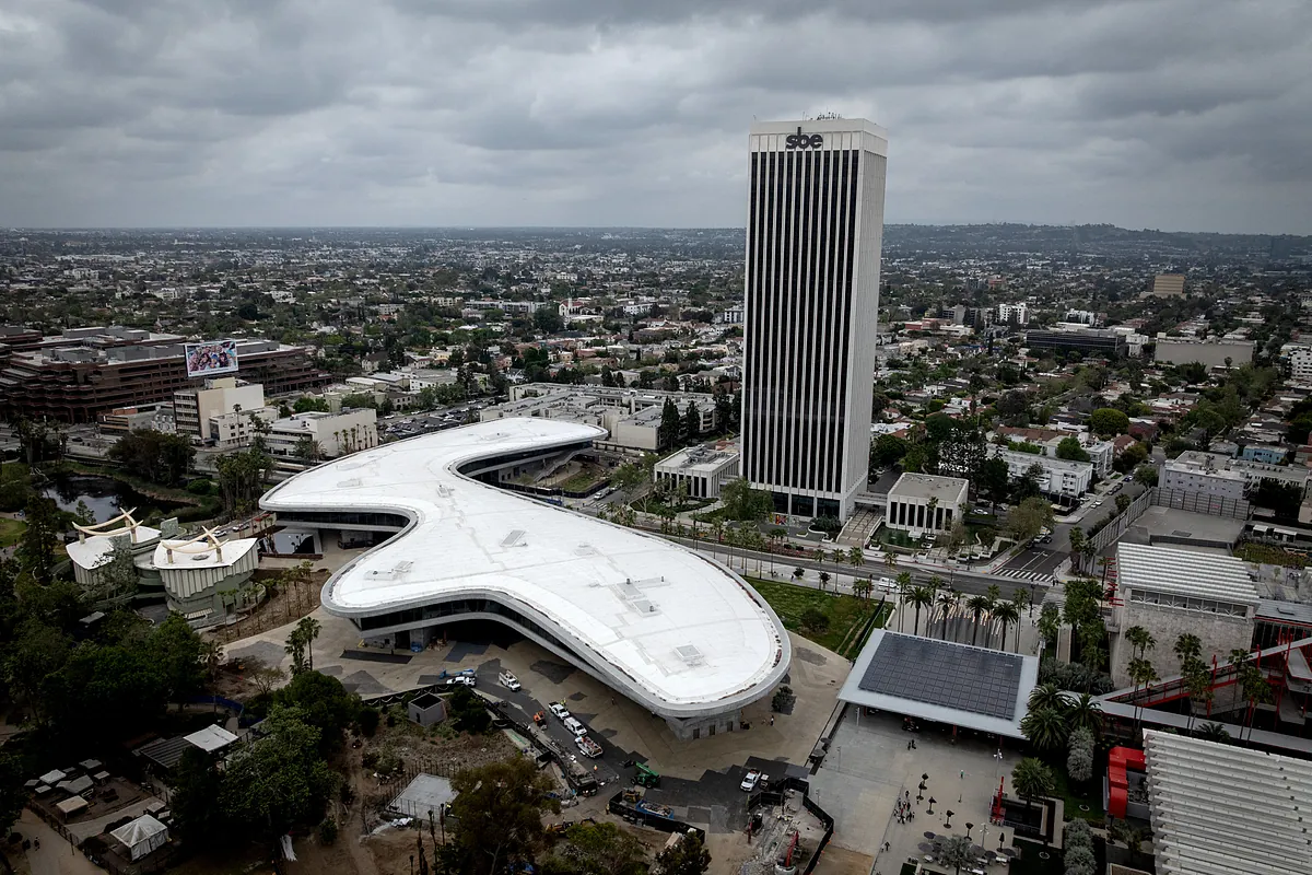 Un colosal laberinto de culturas en pleno corazón de Los Ángeles: el LACMA se erige en crisol artístico sin jerarquías ni imperialismos