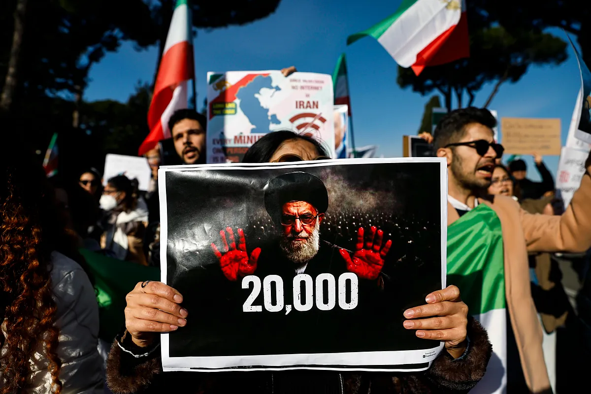 Ali Jamenei afirma que han muerto "varios miles" de personas en las protestas en Irán