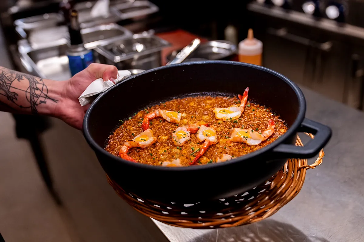 El restaurante del centro de Barcelona donde comer los mejores arroces y que curiosamente está «libre de guiris» – El Mundo
