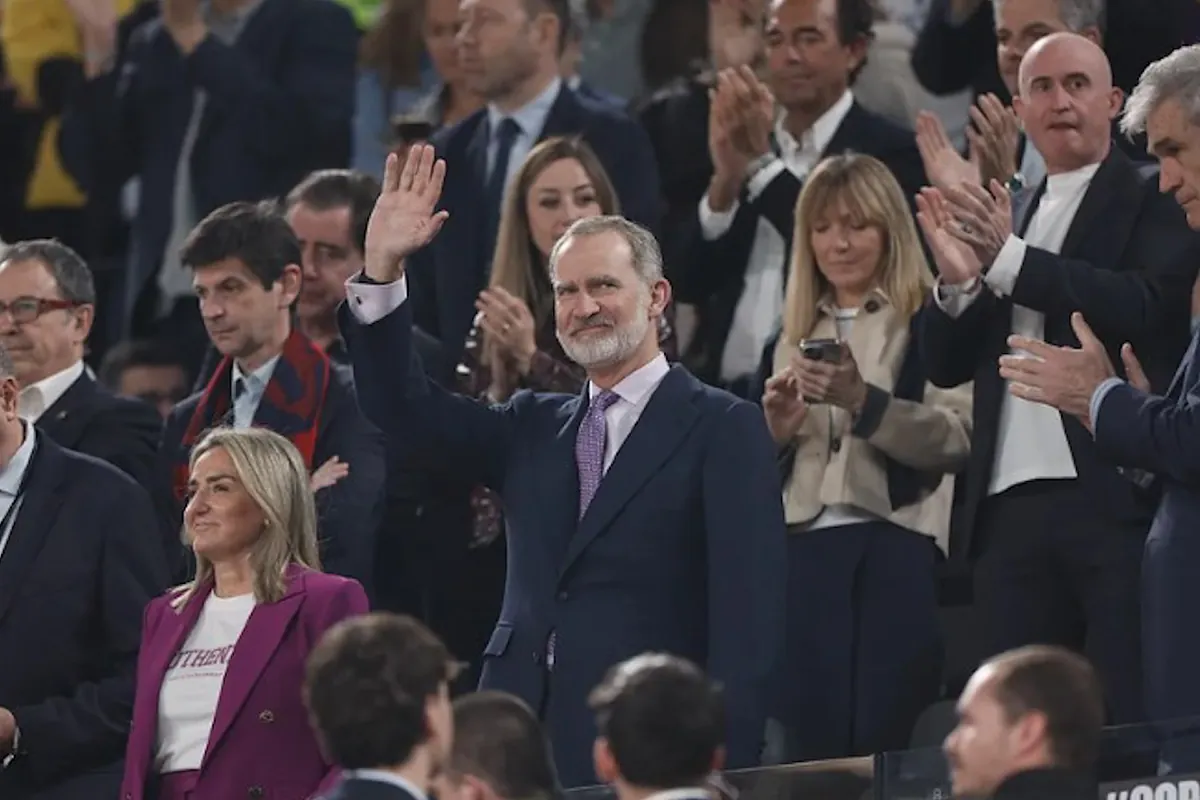 Los aplausos de la afición valenciana acallan los silbidos al Felipe VI en la final de Copa