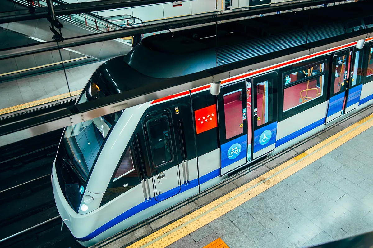 Interrumpida la línea 9 de Metro entre Puerta de Arganda y Sainz de Baranda