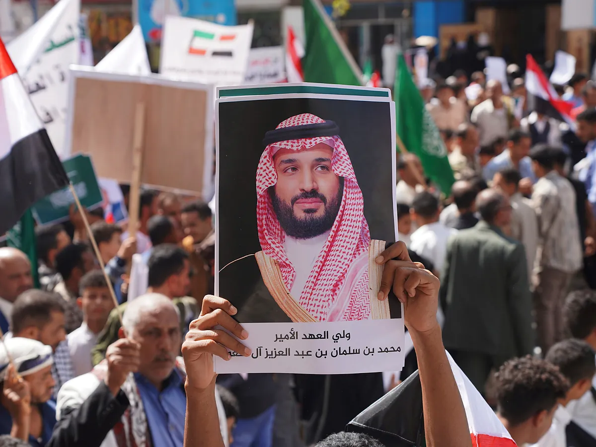 Arabia Saudí moviliza una alianza internacional para proteger las rutas del mar Rojo