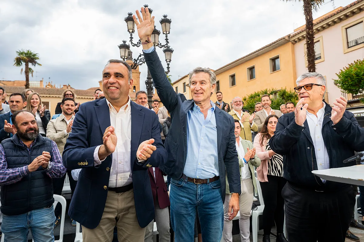 Feijóo pide a los andaluces que manden a Montero de vuelta a Madrid: "Es la ministra de los chanchullos"