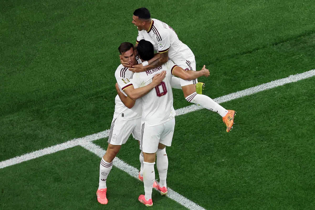 Cuando brilla, gana, y cuando no, también: un gol de Mikel Merino en el 90 despide a Cristiano y manda a España a los cuartos de final