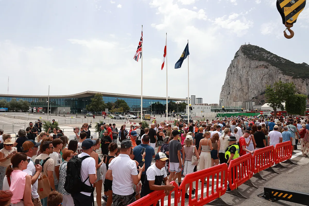 Los más de 10.000 trabajadores españoles en Gibraltar, obligados ahora a regresar a España al menos una vez a la semana