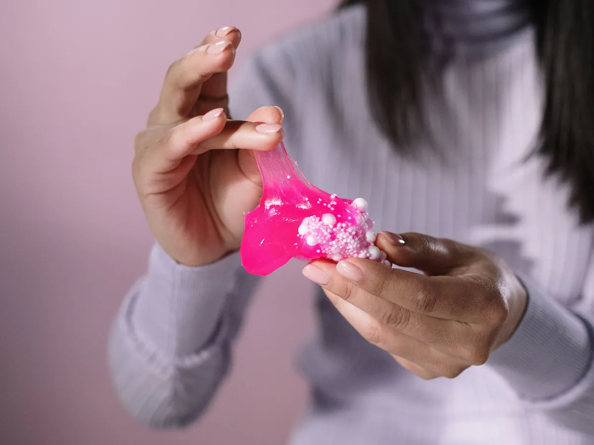 Cómo hacer slime con sólo 2 ingredientes para jugar con los niños este verano