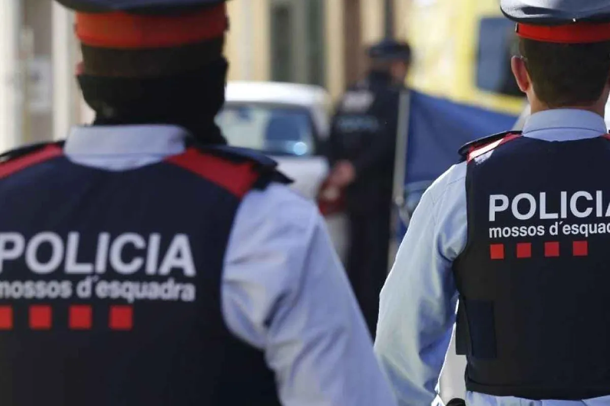 Los Mossos detienen a un hombre por apuñalar mortalmente a otro en plena calle en Barcelona