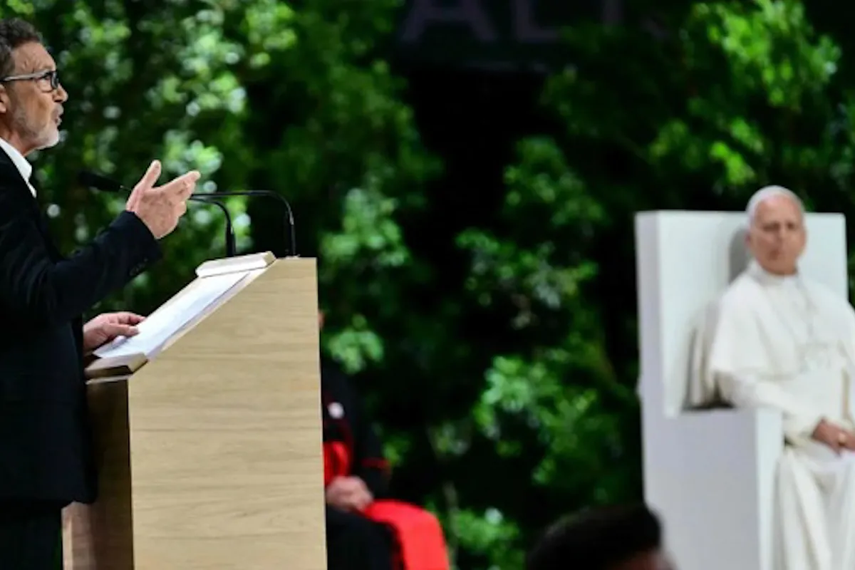 Antonio Banderas: "Hoy estoy aquí Santo Padre, confesando haber sido víctima del hechizo de Dios"