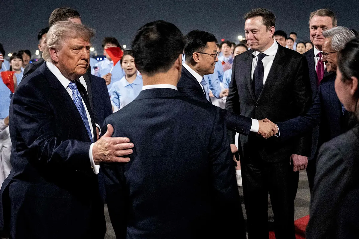 Trump aterriza en China con Elon Musk y otro líderes tecnológicos para hacer presión comercial a Xi Jinping