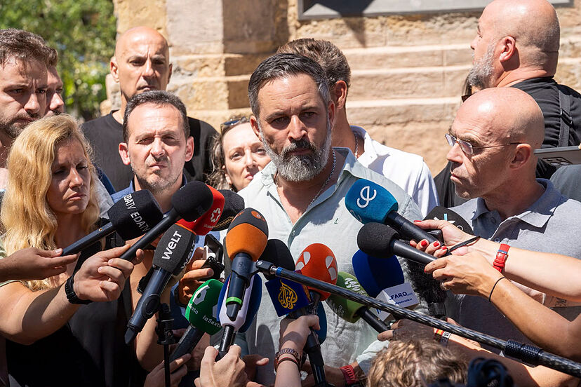 Ayuso y Abascal van más lejos y apuntan directamente contra Marruecos: "Es  una invasión", "es un acto de guerra"... "¿por qué Sánchez da las gracias?"  | Madrid