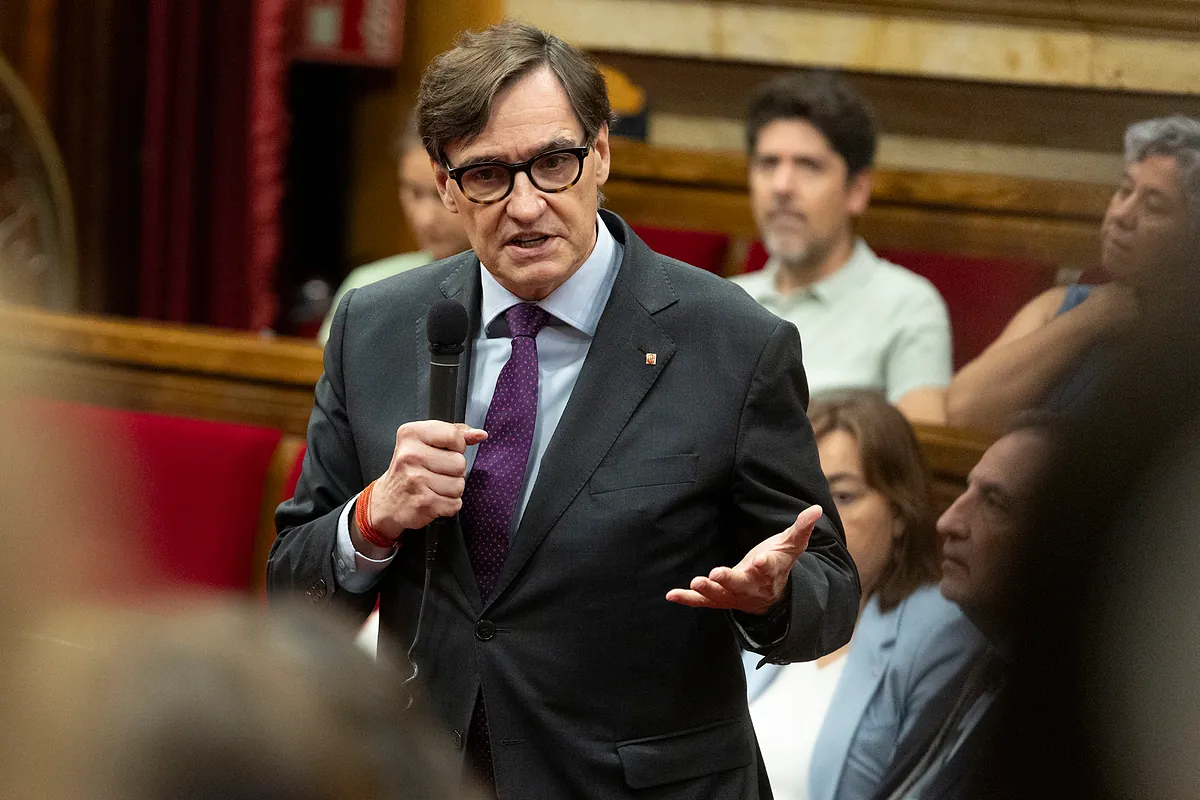 Salvador Illa marca distancia con el PSOE ante el cerco de la oposición en el Parlament: "Mi partido, que es el PSC, está libre de corrupción"