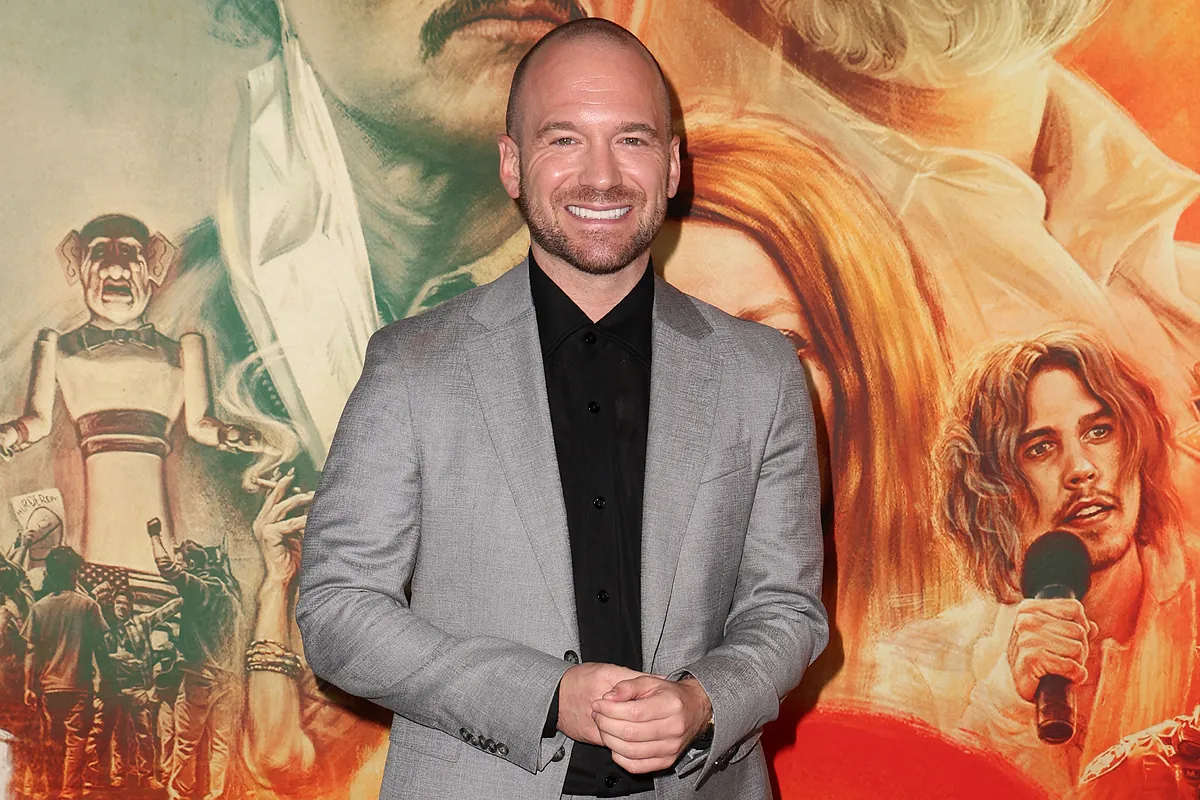 Sean Evans, el youtuber que pone en apuros a las celebridades mientras comen alitas de pollo con salsas picantes