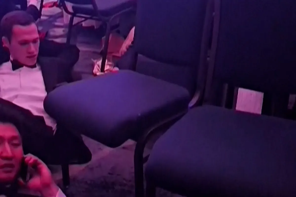 Una periodista francesa graba los momentos posteriores al tiroteo en la Casa Blanca: jadeos de pánico, gente tirada en el suelo y cero respuestas