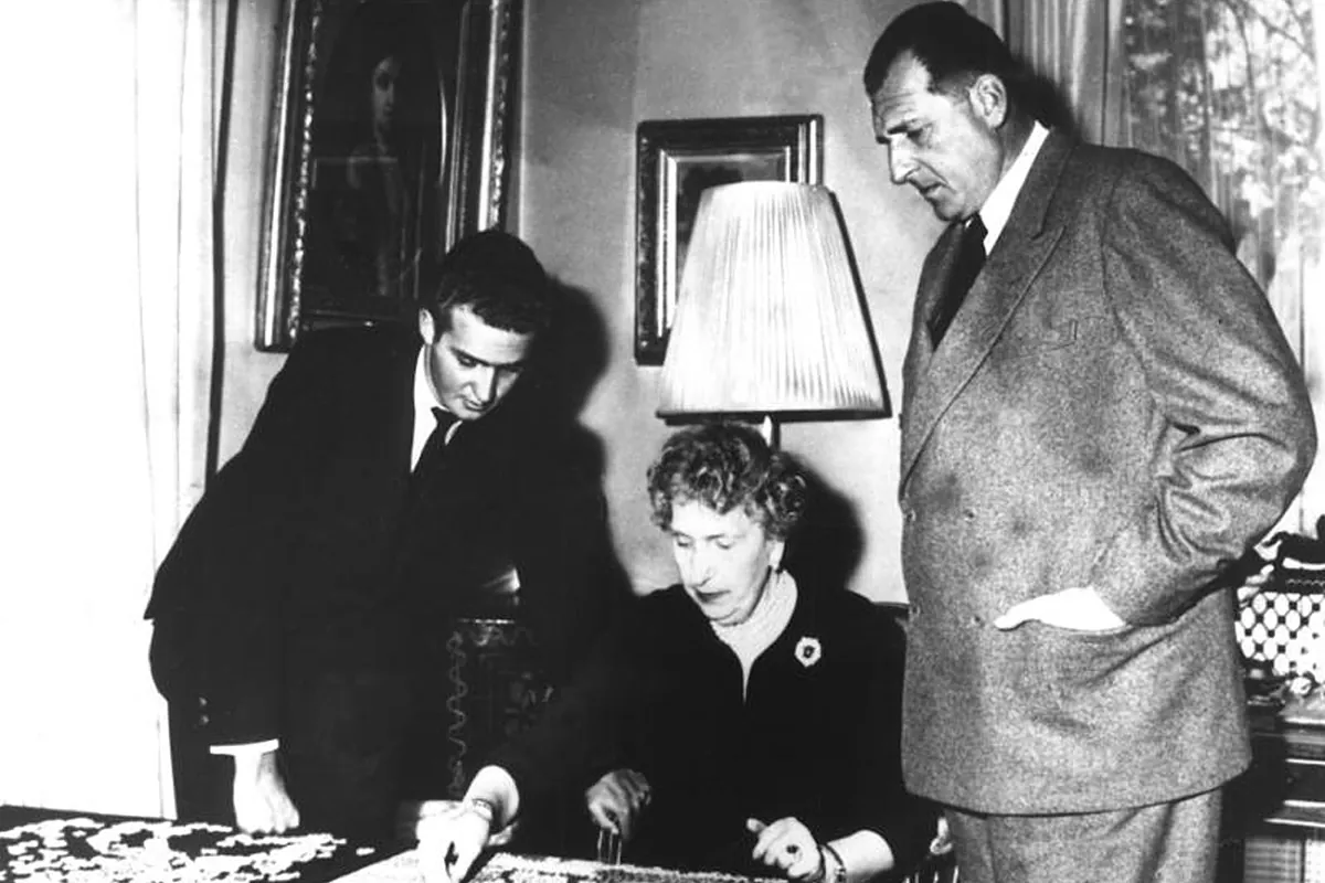 César Cervera, historiador: "Don Juan Carlos puede seguir aún fastidiando a su hijo Felipe si decide regresar a España"