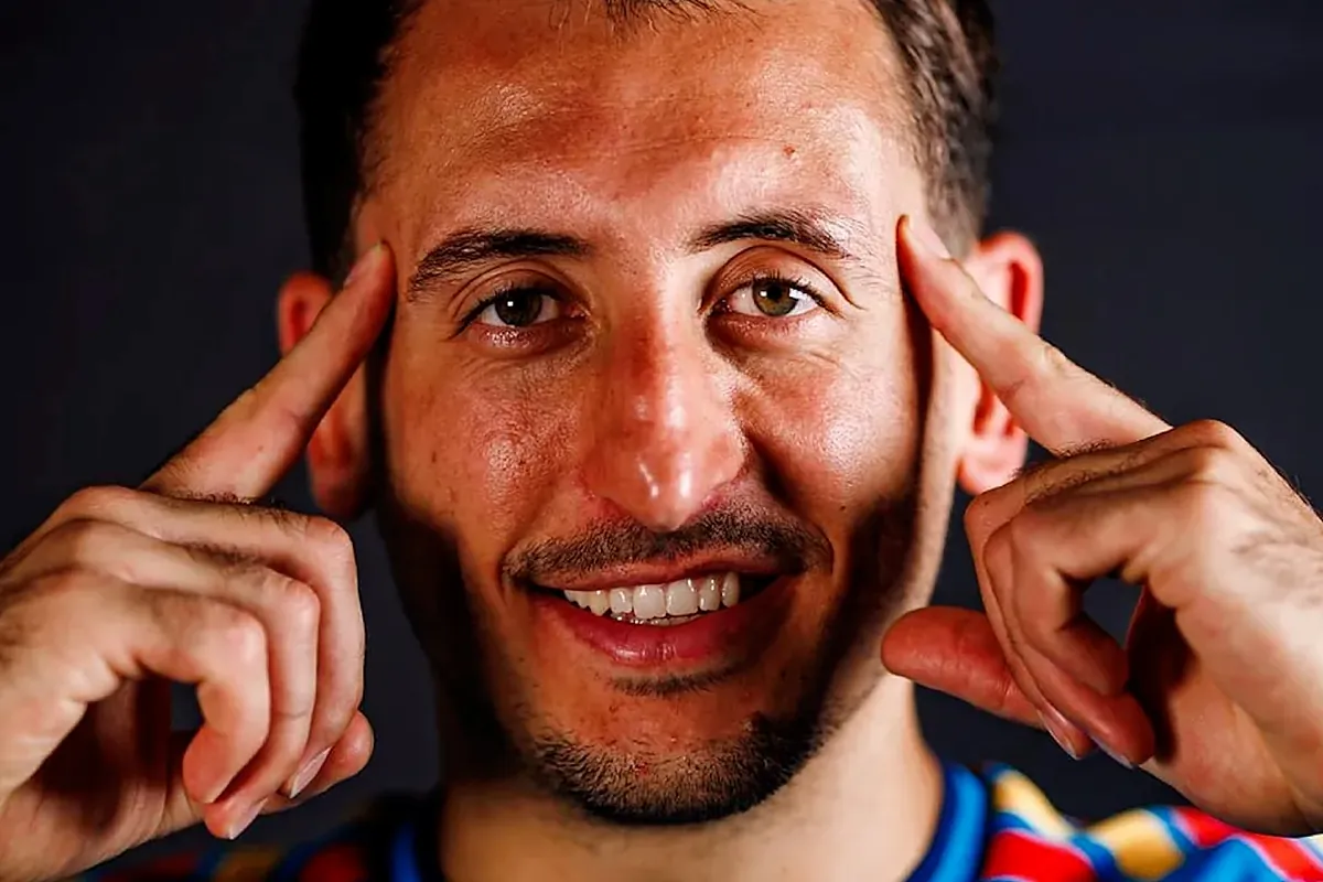 Entrevista al jugador de la Selección Oyarzabal: "Estáis en una onda un poco negativa, no sé el motivo"