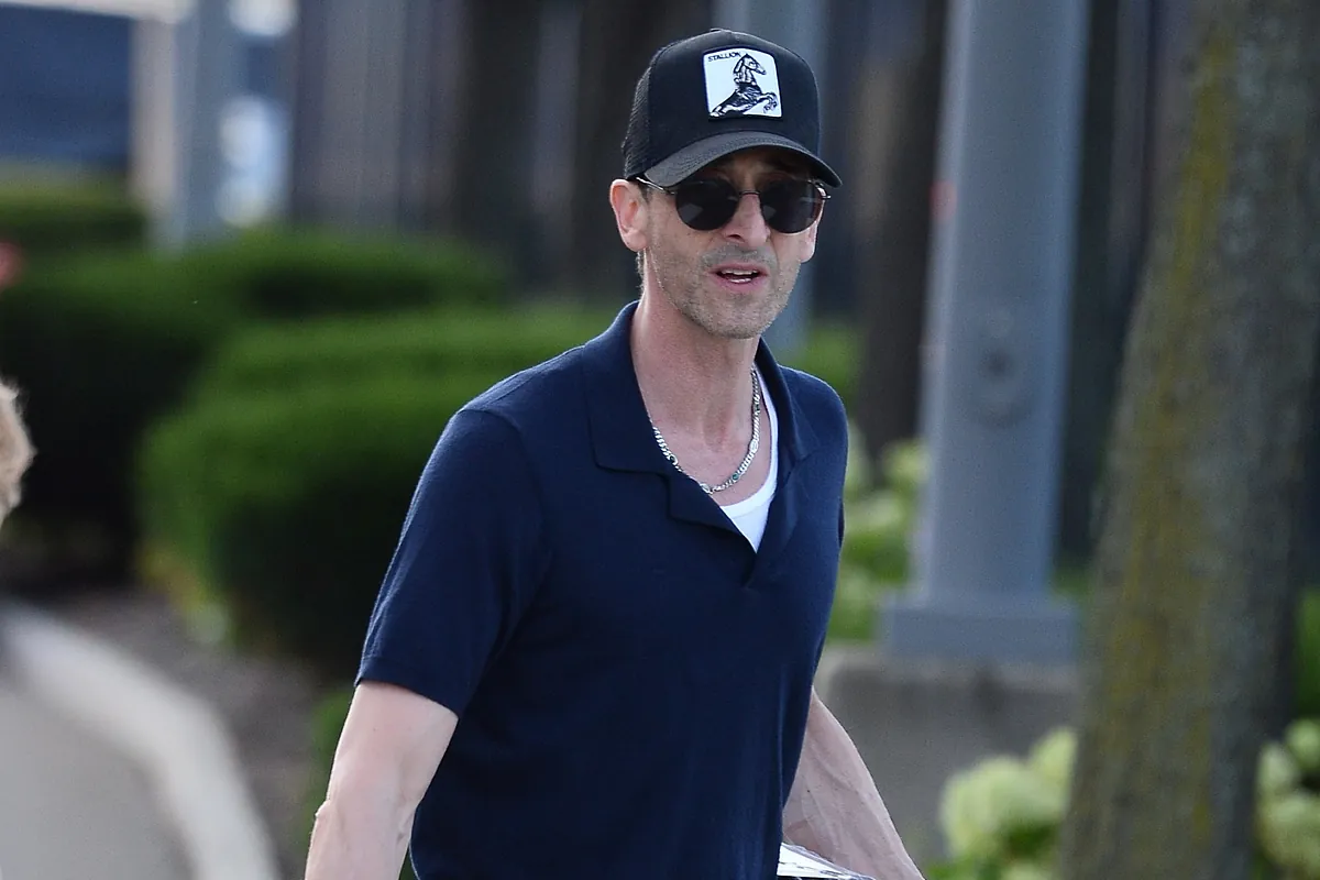 Adrien Brody visita la 'Mallorca profunda' de la mano de sus amigos, el pintor Domingo Zapata y Cayetano Rivera