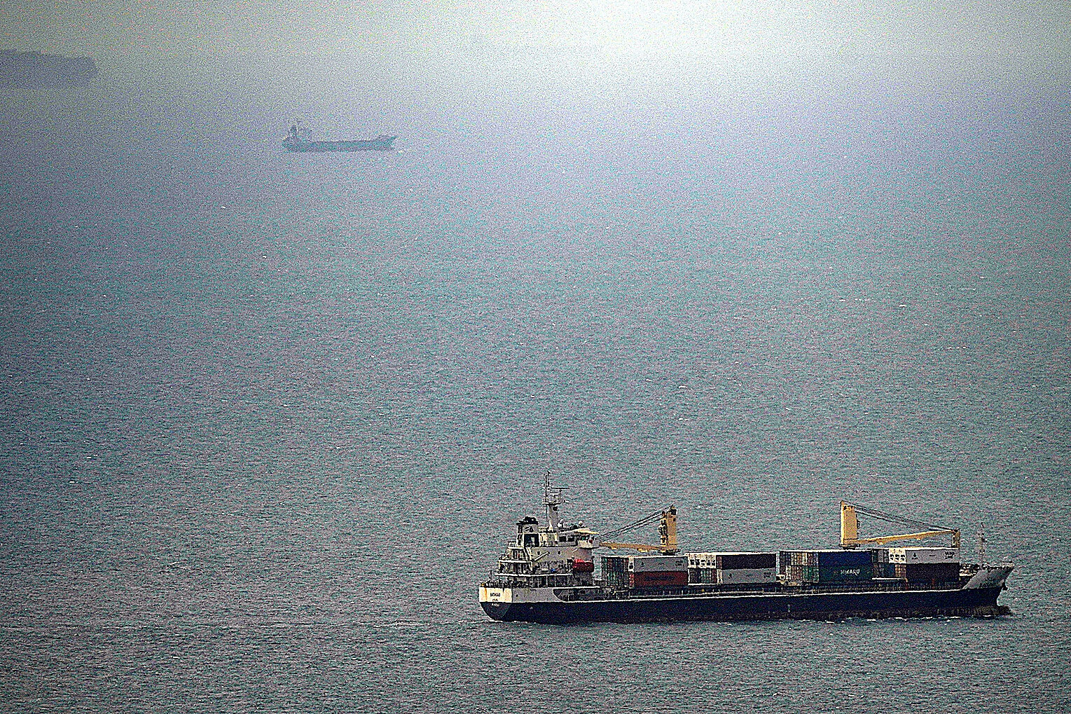 "Sácame de aquí que no quiero morir": la odisea de los 20.000 marineros varados por el bloqueo de Ormuz