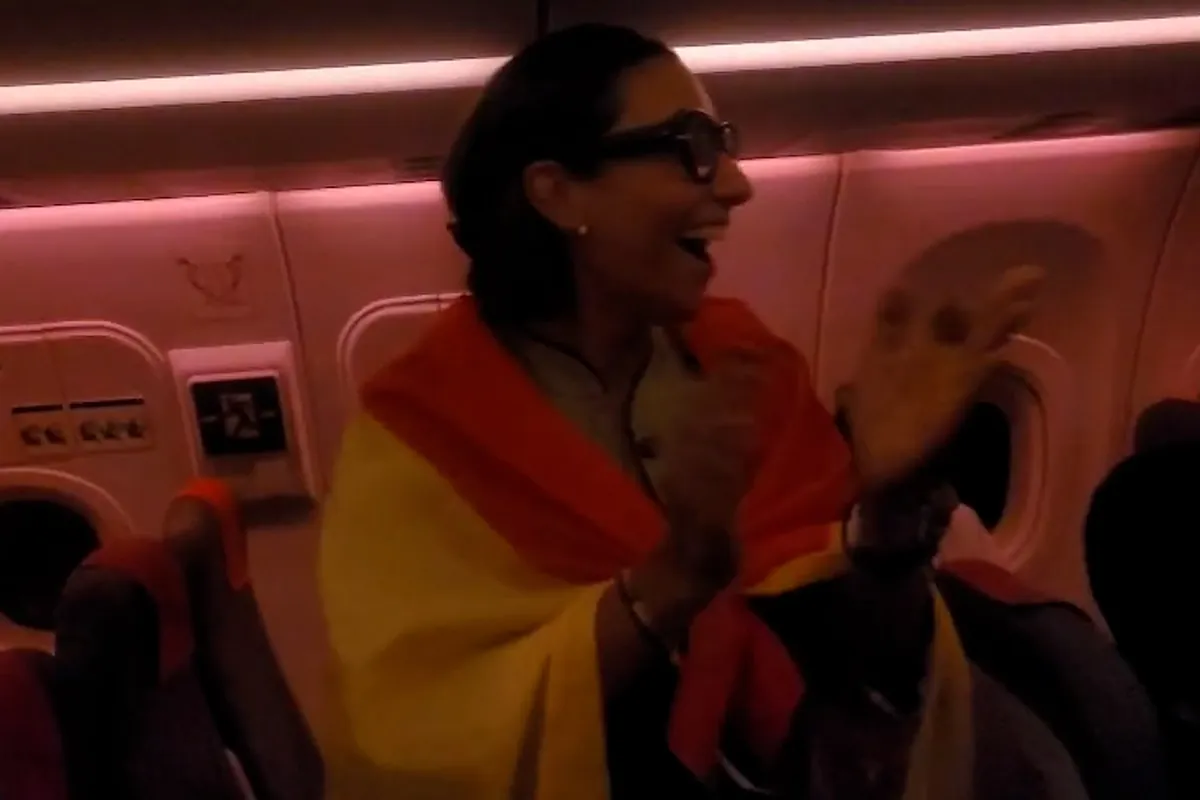 Así se vivió la victoria de España en el Mundial en este vuelo Atenas-Madrid