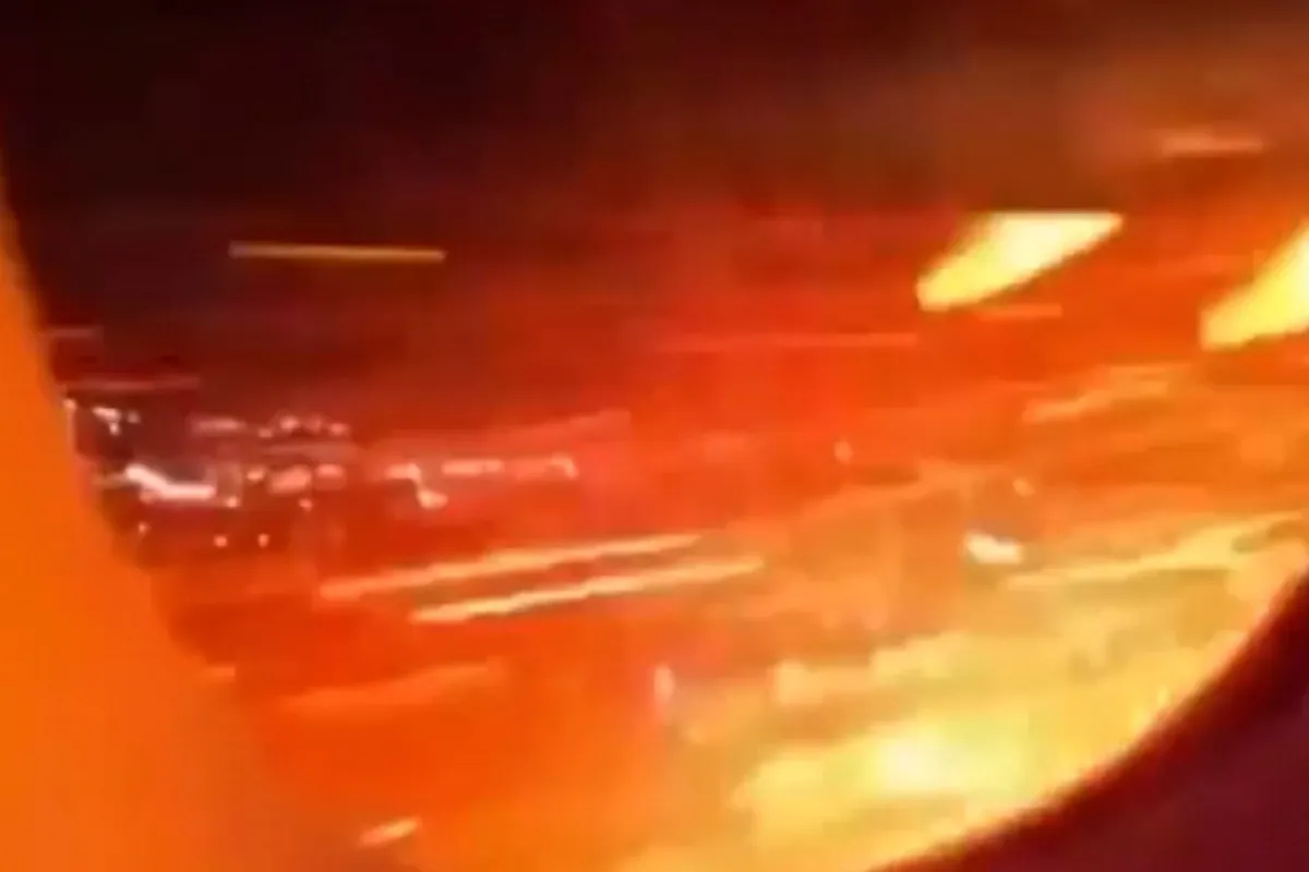 Pánico por la explosión de un motor en pleno vuelo en un avión que acaba de despegar de Sao Paulo