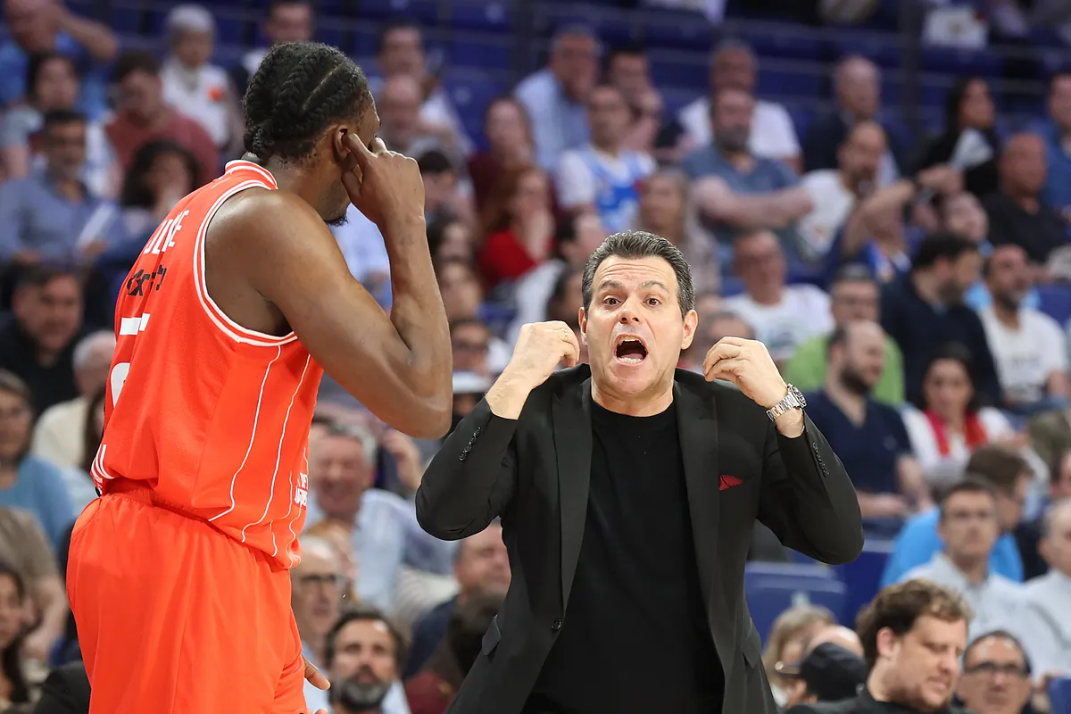 La queja del expulsado Itoudis y la respuesta de Scariolo: "Hasta que el partido se ha embarrado"