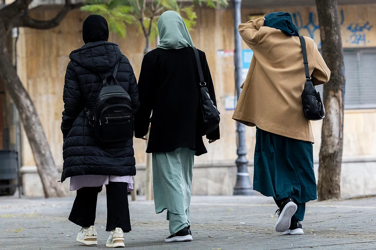 El Ayuntamiento de Lleida, gobernado por el PSC, quiere prohibir el burka en la vía pública y en las dependencias municipales