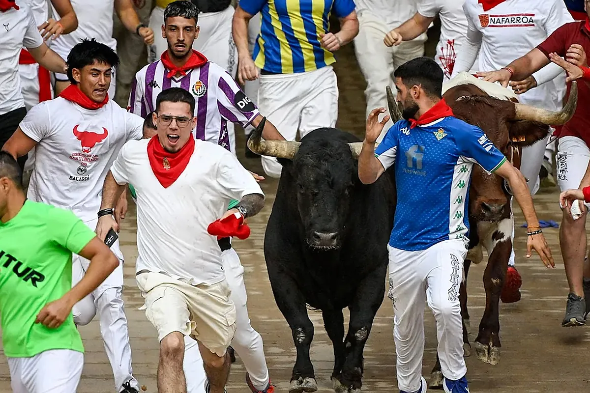 Sexto encierro de San Fermín 2026 con toros de La Palmosilla: una carrera masificada