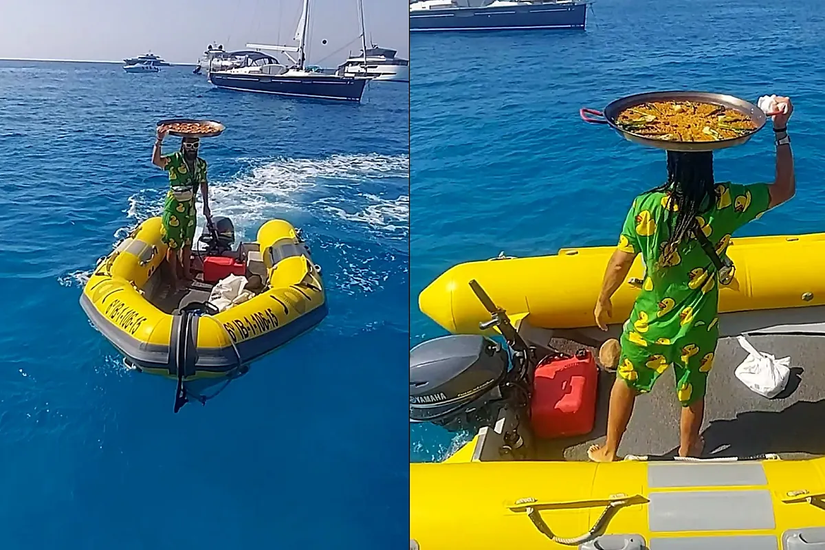 Wifi, el barquero que lleva las paellas en la cabeza en Cala Saona y que conquistó a Katy Perry