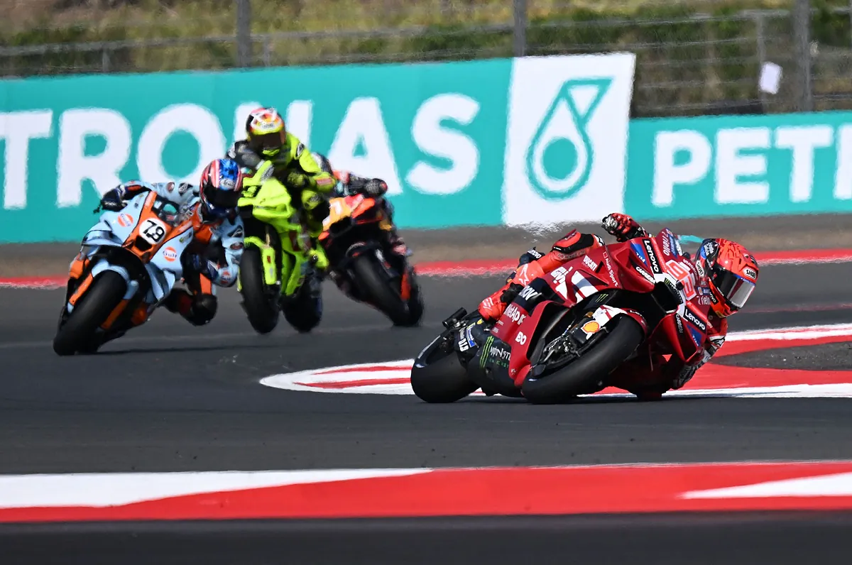 Marc Márquez seizes championship lead after winning Indonesian GP sprint