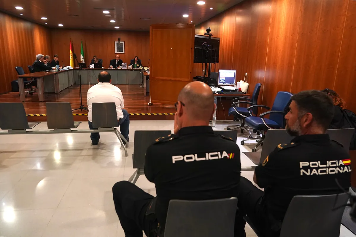 El ex cura Fran drogaba, violaba y  grababa "a sangre fría" a sus víctimas, dice la Fiscalía