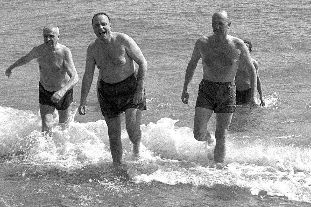 Fraga Iribarne: 60 años del posado con el bañador Meyba en Palomares