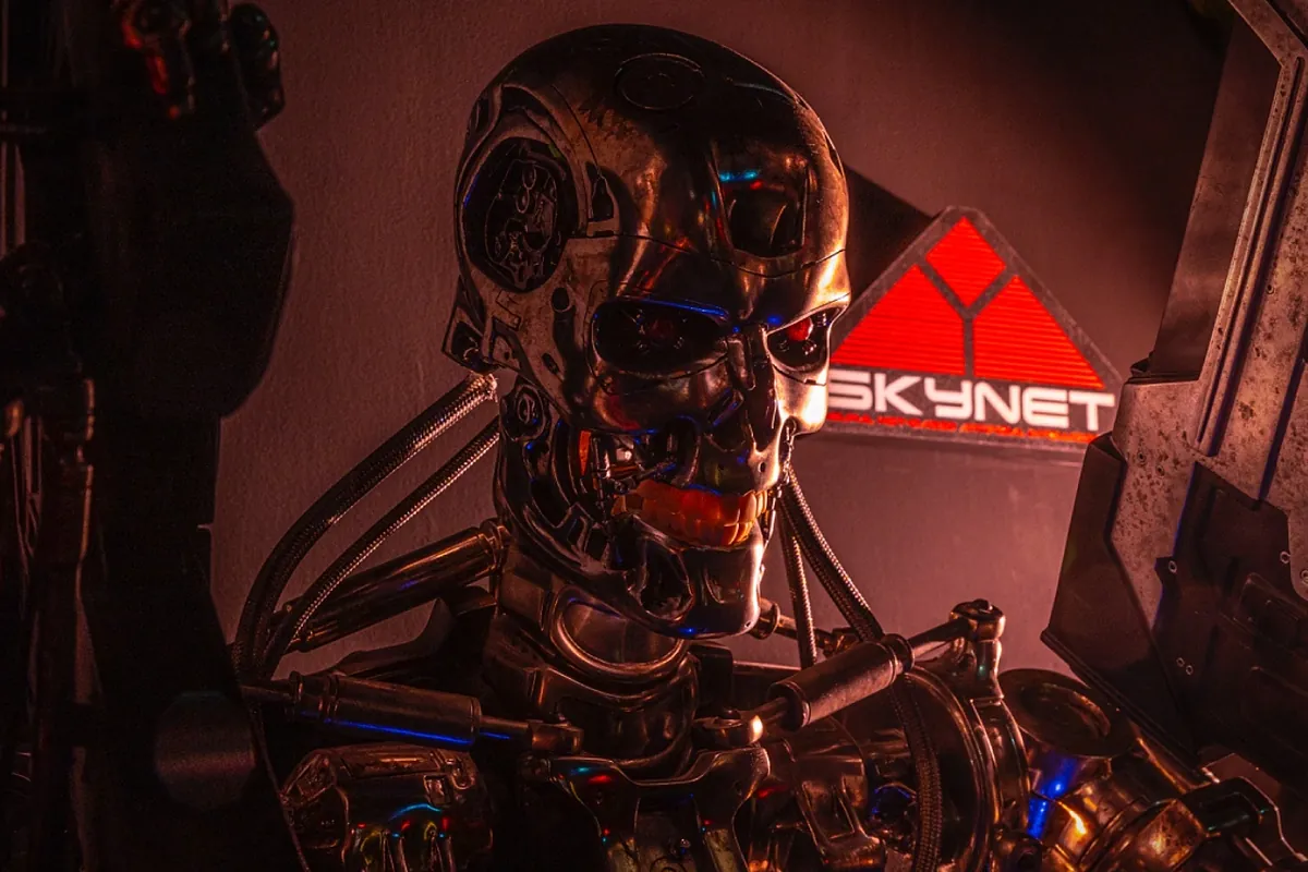 Exposición Aliens vs Robots en el Museo de Cera, cantantes emergentes en Xanadú y las fiestas de La Paloma entre los planes de esta semana