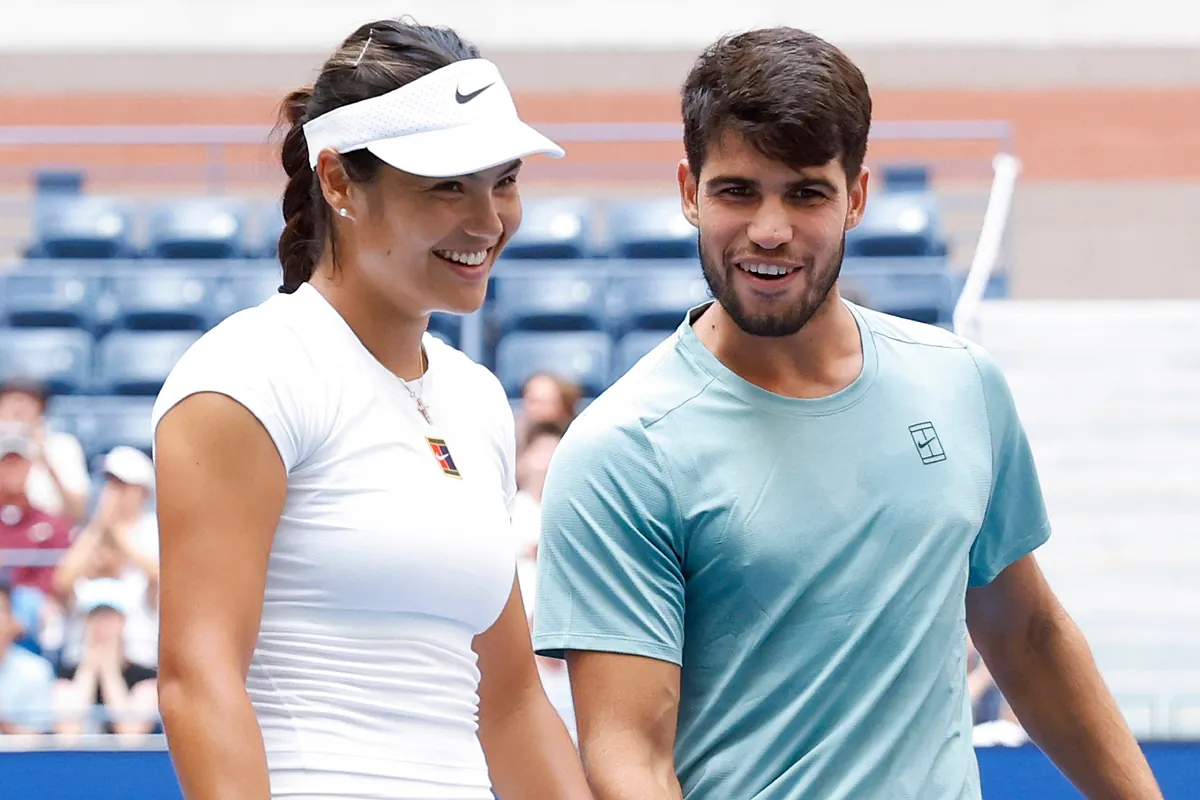 Carlos Alcaraz y Emma Raducanu no funcionan como pareja en la pista de  tenis, pero nadie puede negar su conexión | Famosos