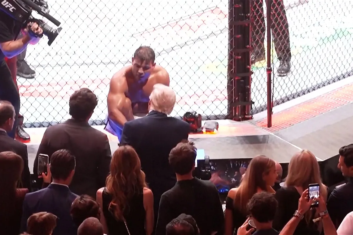 Trump asiste a un combate de lucha libre