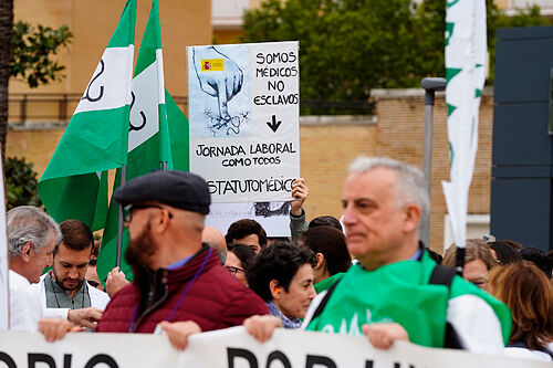 Los sindicatos m�dicos CESM y Amyts rebajan el optimismo de Sanidad: "No hay ning�n acuerdo"