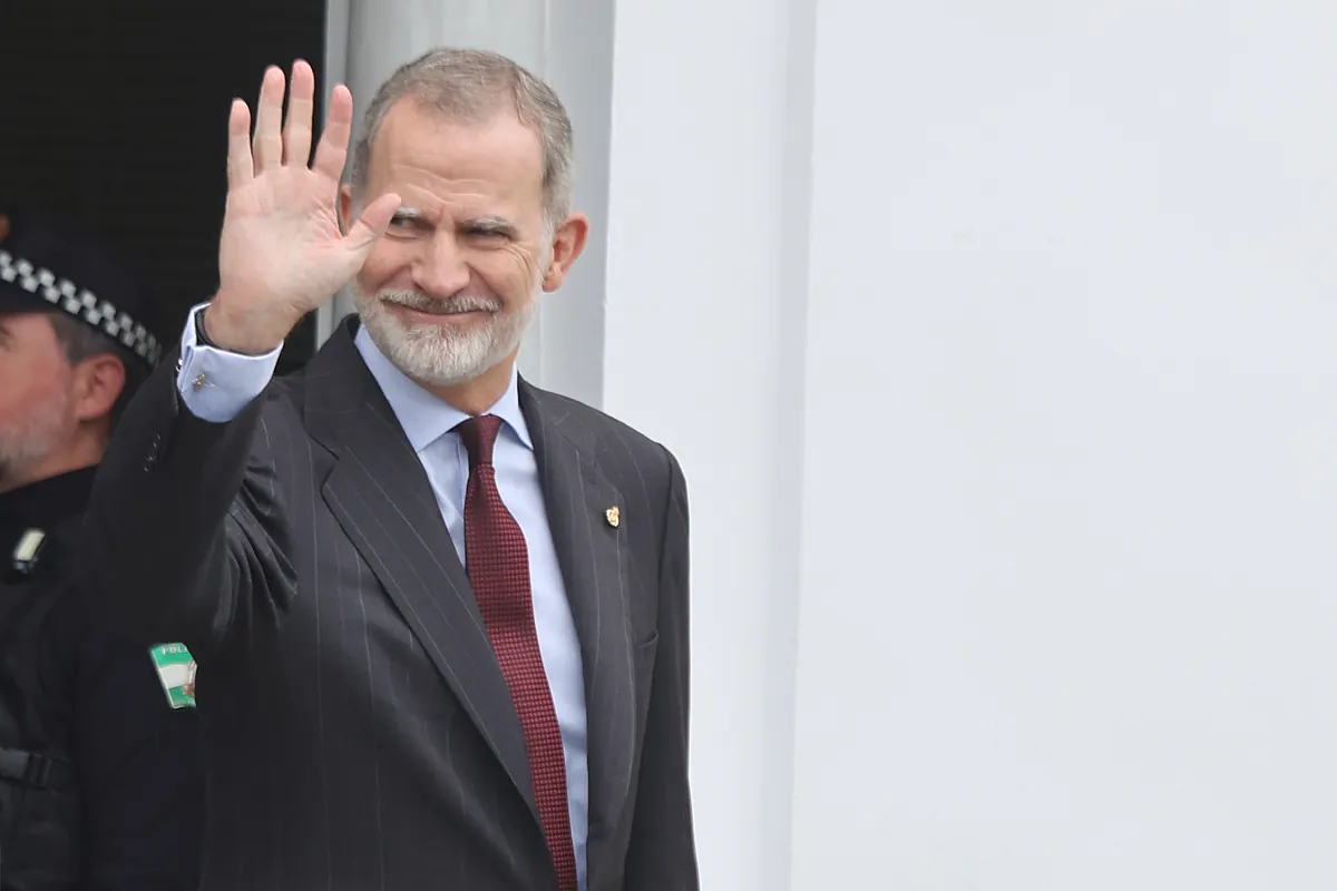 La escapada del Rey Felipe a un pueblo de Málaga para asistir a la boda de unos amigos: todos los detalles de su presencia en el enlace