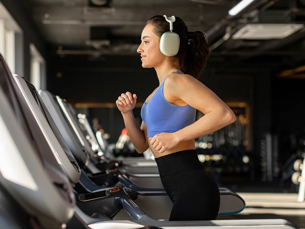 Adiós al dilema entre cardio y fuerza: este es el entrenamiento más efectivo para adelgazar si tienes poco tiempo para entrenar